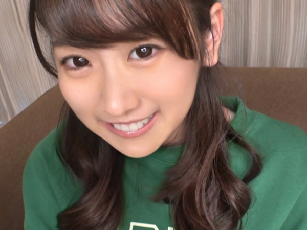 【素人JDの初々しい喘ぎ】『気持ち良すぎる…』大きな瞳の美少女JDが騎乗位で激しくハメられ、何度も絶頂！可愛い顔してエロさ満点！