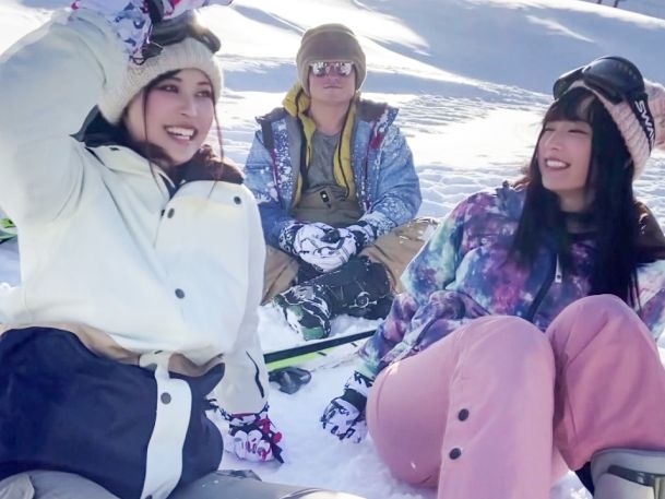 【ゲレンデナンパ】雪のように白い肌の女子大生2人組をゲット！飲み会で酔わせてエッチなオモチャで責めたら、敏感ボディがビクビク反応！！ドスケベな本性むき出しで感じまくる！