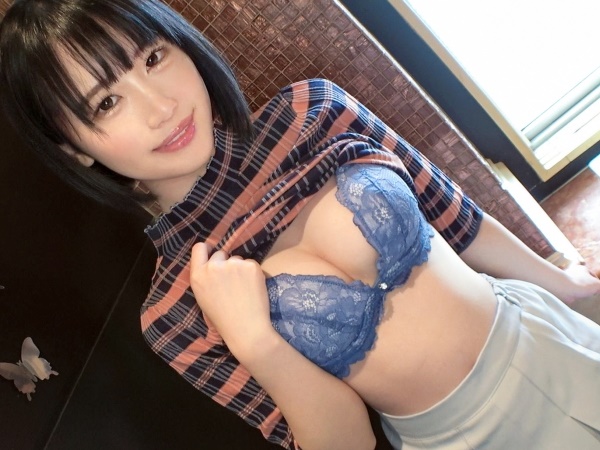 【素人美少女の極上マンコ！】指一本もキツキツなのに…愛液ダダ漏れ大洪水！激カワ娘の超絶敏感なアソコを激しく責めまくる！