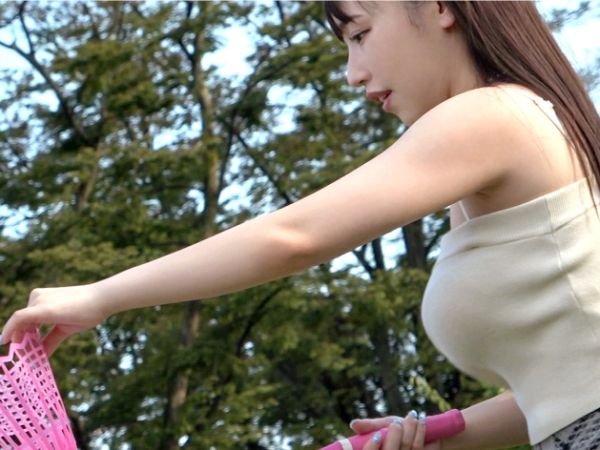 【爆乳素人】Jカップ美女がデカ乳揺らして乱れまくり！バック、立ちバック、騎乗位で激しく突かれ、フェラでご奉仕♡パイズリも必見！！