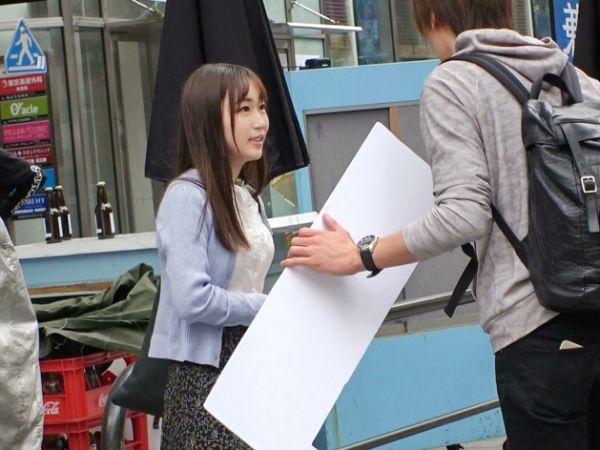 【ピュア美少女の初体験】『写真撮るだけって言ったのに…』素直な女子がナンパされ、初めてのチンポフェラに挑戦!慣れない手つきが逆にエロい!キツキツおまんこに大人ピストンが突き刺さる!