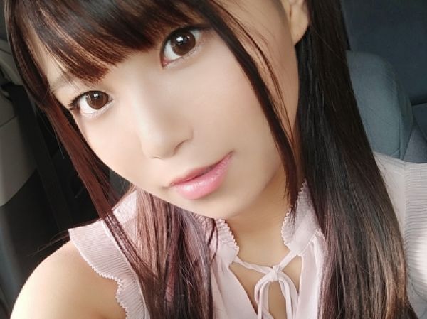 【車内で発情する痴女】『もっと激しく突いて…』地下駐車場で欲求不満な人妻が男を誘惑！車内で濃厚なキスとフェラから始まり、互いの体を貪り合うカーセックスで絶頂！大量のザーメンを子宮で受け止める！♡