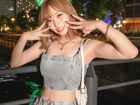 【エロギャルの淫乱プレイ】『気持ち良すぎる～♡』派手なビッチギャルがねっちょりフェラでチンポを激勃起！激しい腰振り騎乗位で中出し搾り取り！！