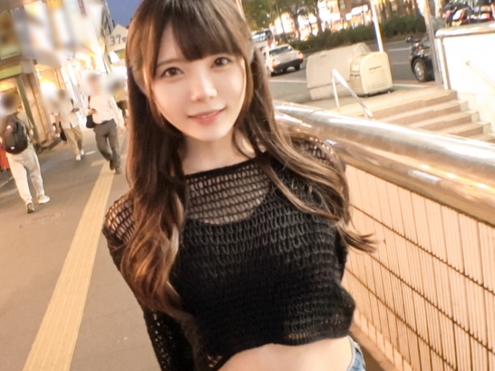 【小悪魔ギャル】へそ出しセクシー美少女に発情！欲望剥き出しでチンコ挿入、感じまくるギャルの乱れ姿にフル勃起間違いなし！