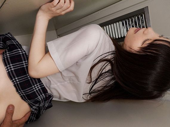 【密着制服SEX】教室のロッカーで超狭密着！声我慢しながら暴走ささやきFUCK♥制服美少女とドキドキの極狭空間でエッチなことしちゃう！♡