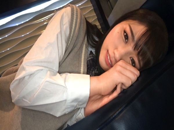 【黒髪制服美少女の【黒髪制服美少女の裏バイト】『バレたらヤバイ…』清楚系JKが極上ボディでハメ撮り体験！ハリと柔らかさを兼ね備えた美乳を揺らし、チンポに感じまくる！制服の似合う黒髪ロングの美少女が、エッチなバイトで本気の喘ぎ声を漏らす！♡裏の顔】『ダメ…でも気持ちいい…』清楚系JKがカメラの前で大胆に！ハリのある美乳と敏感なカラダがチ○ポに夢中♥