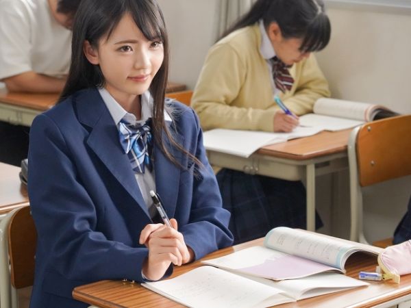 【禁断の校内ラブ】『先生、私もう我慢できない…』学校一の美少女JKが放課後の教室で担任教師を誘惑！制服姿で甘える姿に教師も我慢できず、念願の初エッチに挑戦！♡