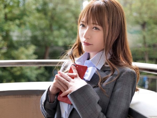 【人妻NTR】スレンダー美人妻、不倫の快楽に溺れる！恩師との情事を旦那に目撃され、禁断の三角関係が崩壊！背徳のセックスにハマった人妻の運命は？！