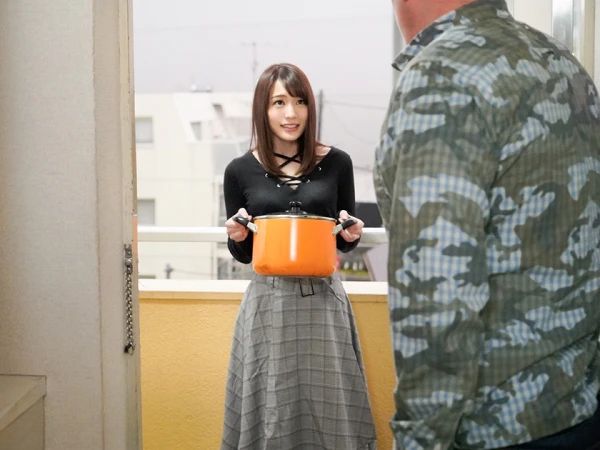 【お隣さんはAV女優】『ダメ…こんなの初めて…』引っ越し先で出会ったスレンダー美女が、なんと憧れのAV女優だった！徐々に仲良くなって、ついに一線を越えるイチャラブセックス♥ 現実と妄想が混ざり合う、夢のようなエッチな体験！