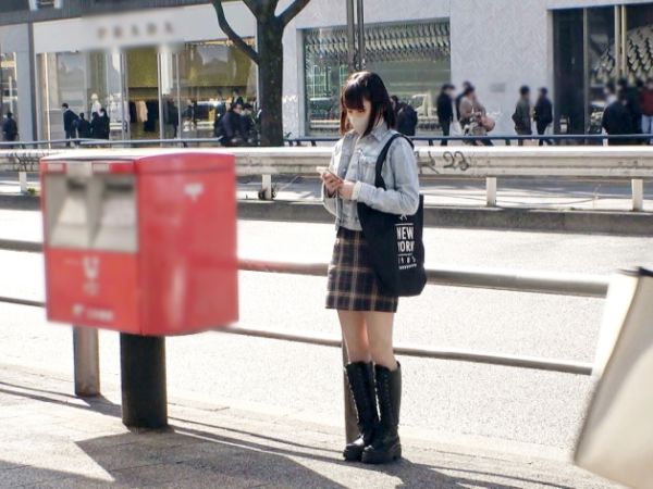 【上京ホヤホヤ20歳バスガイド】青森から来たウブな美尻娘がコスプレで大胆変身！激ピストンに潮吹き絶頂＆美尻打ち付けセックスで乱れまくる♡