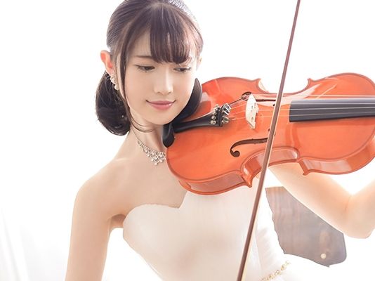 【エリート美少女の淫らなデビュー】名門大卒のウブな美少女がAVで大胆変身！敏感パイパンから噴き出す潮！感じまくりで絶頂しまくり♡