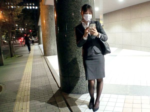 【欲求不満女教師】24歳の若き教育者が授業後のストレスを2本のチンポで解消！爆イキ3Pで猛烈な腰振り騎乗位！杭打ちピストンにマン汁垂らして絶頂しまくり！